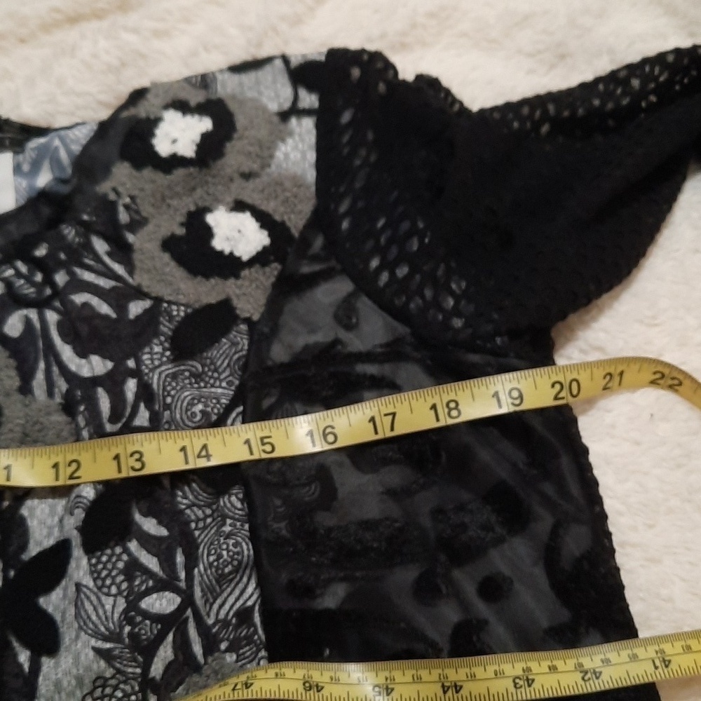 Funsport Black and Gray Lace Top - Picture 5 of 9